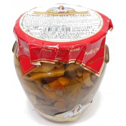 Funghi tagliati alla...